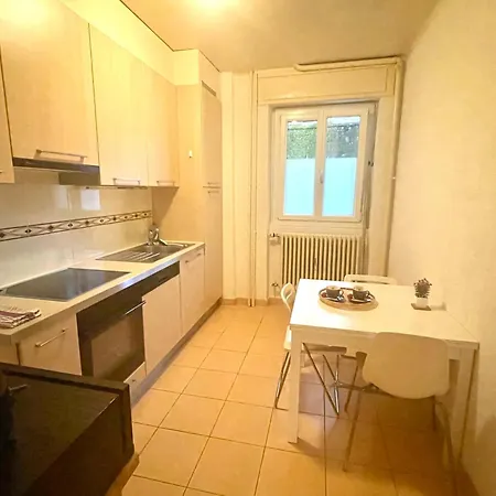 Superb 2 On The Ground Floor アパート ローザンヌ