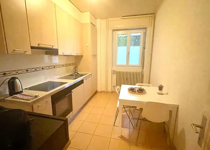 Superb 2 On The Ground Floor Apartament Lozanna